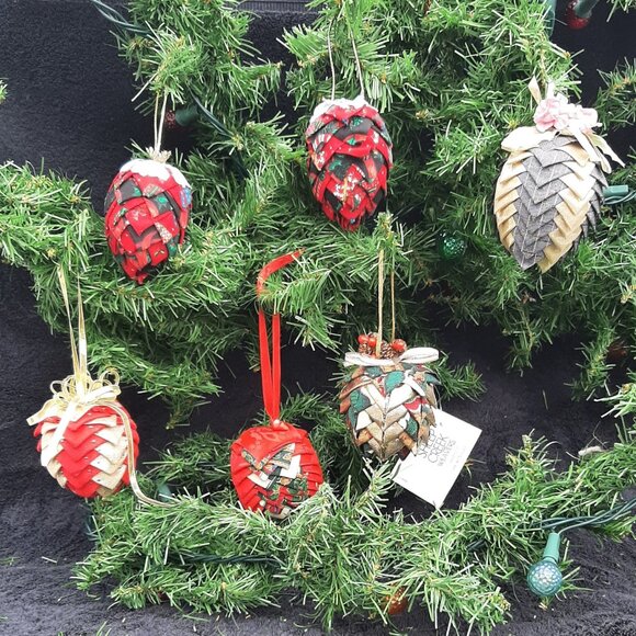 Set Of 6 Handmade Folded Fabric Pine Cone Ornaments Holiday Decor Red Gold Green - Picture 2 of 4